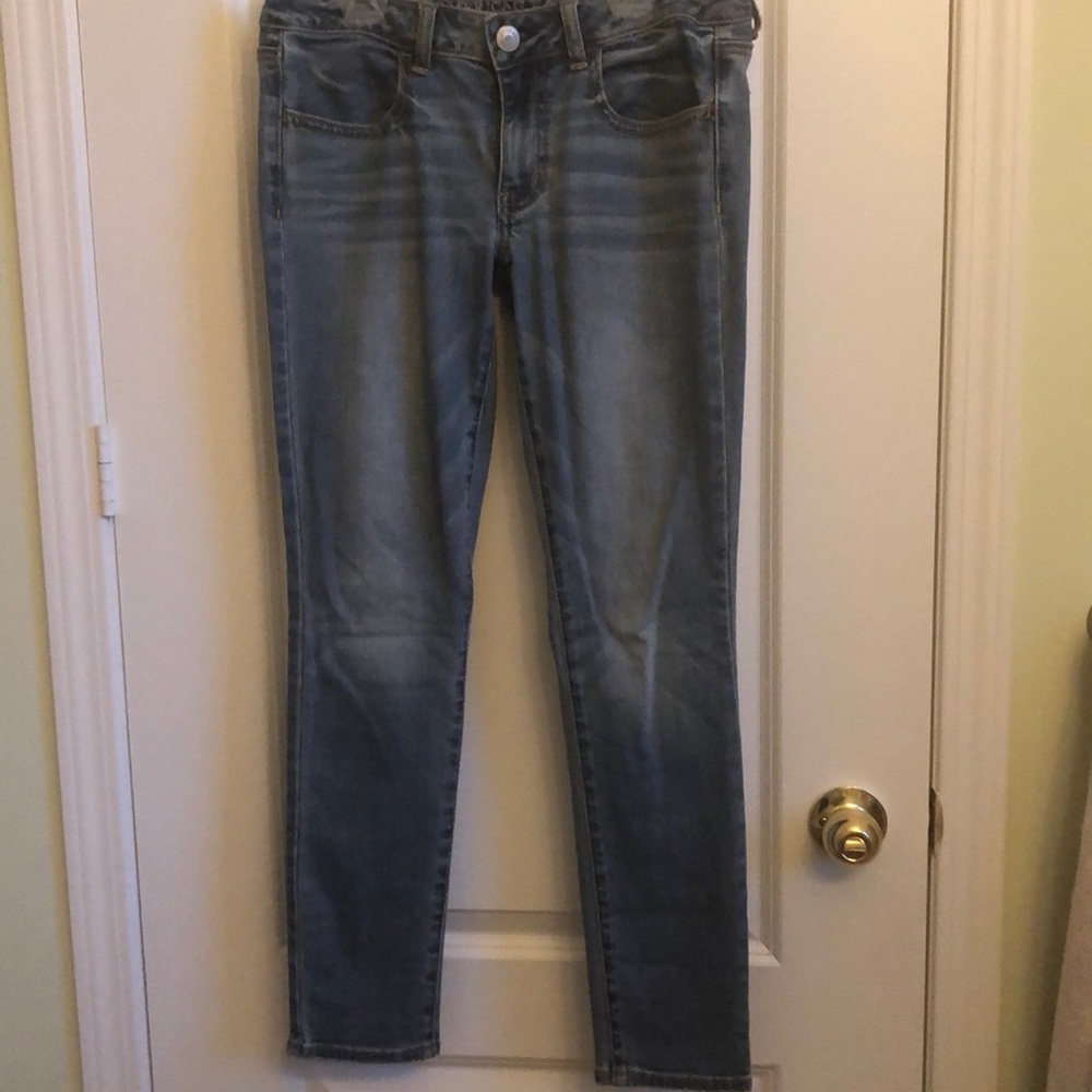 American Eagle light wash skinny jeans